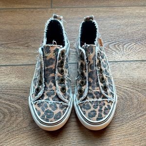 Girls Blowfish Malibu Canvas Leopard Shoe
